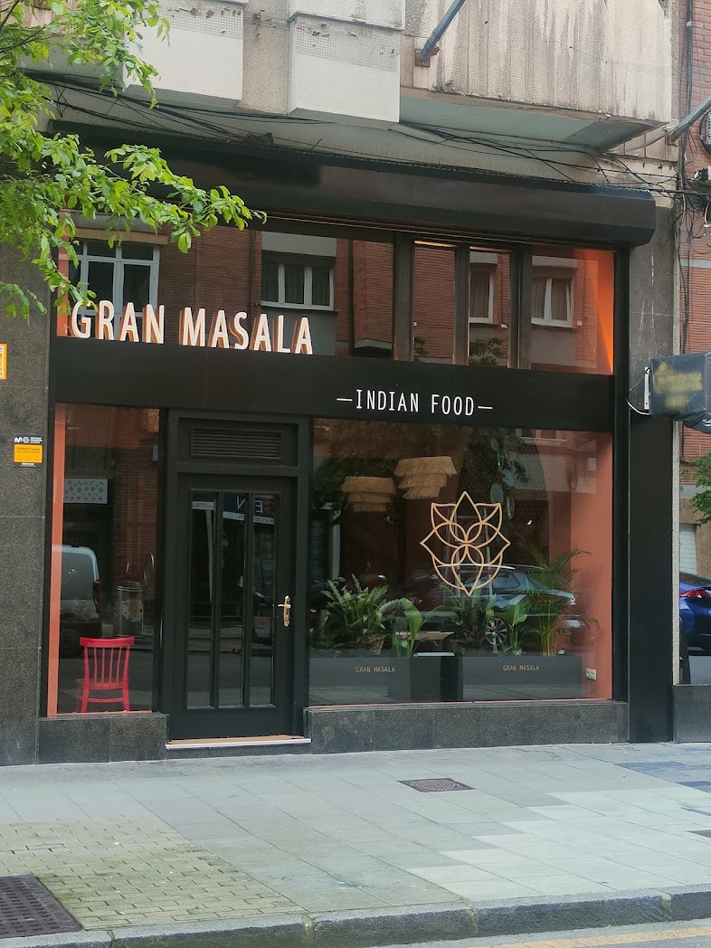 Fachada de Gran Masala, calle Dr. Aquilino Hurlé